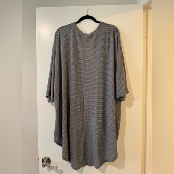 LuLaRoe Striped Open Front Cardigan white and gray high low - Picture 2 of 5